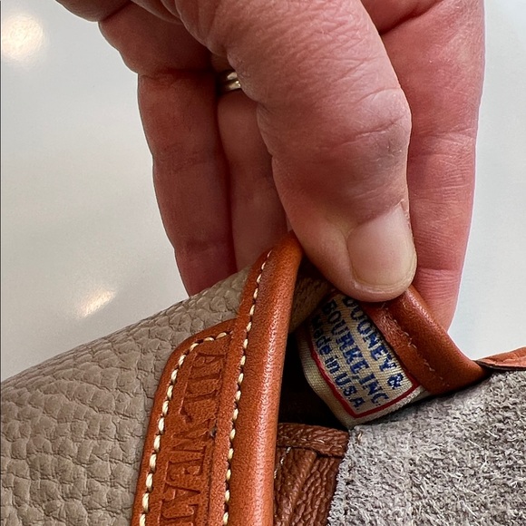 Dooney & Bourke Tan Leather Crossbody Calvary bag Brass Hardware Vintage - Picture 6 of 9